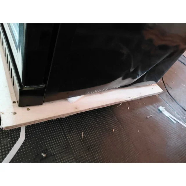 Frigorífico de Barra Trasera Skinplate 3 Puertas Correderas de Cristal 328 Litros Reacondicionado