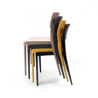 Sedia Impilabile Wing Nera - Design Contemporaneo
