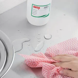 Red Non-Woven Cloth - Roll of 100 Units