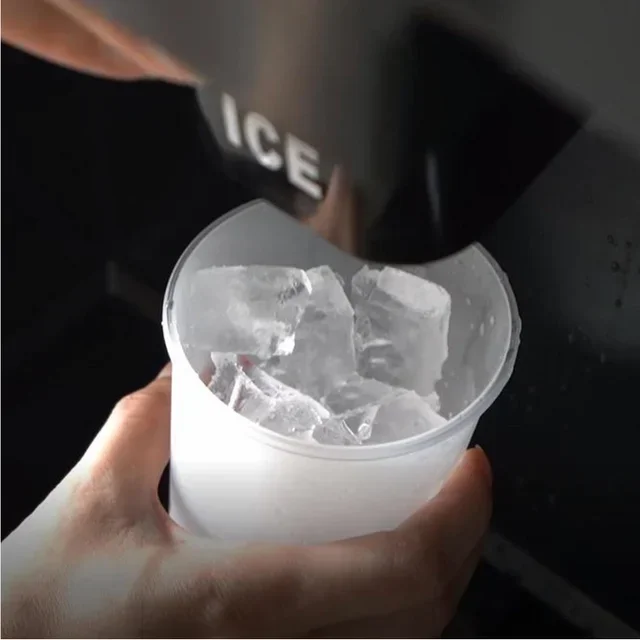 Professional Ice Dispenser - 60 kg/h Capacity