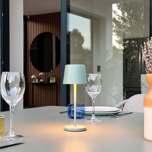 Kelly Mini Olive Nachttischlampe mit integrierter Ladestation - 6er Pack