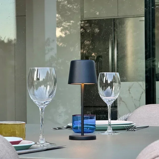 Lámpara de Mesita Kelly Mini Negra con Estación de Carga - Pack de 6 Unidades