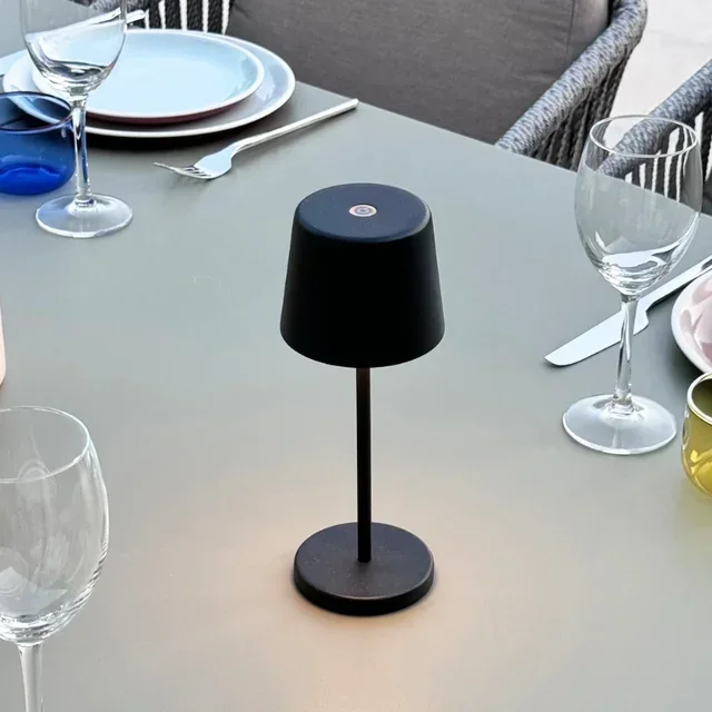 Lámpara de Mesita Kelly Mini Negra con Estación de Carga - Pack de 6 Unidades