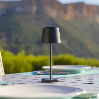 Lámpara de Mesita Kelly Mini Negra con Estación de Carga - Pack de 6 Unidades