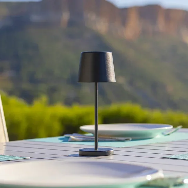 Lámpara de Mesita Kelly Mini Negra con Estación de Carga - Pack de 6 Unidades