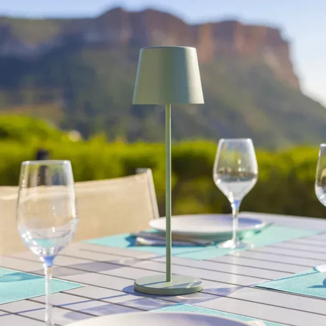 Kelly Olive LED-Touch-Nachttischlampe mit Ladestation - 6er-Pack