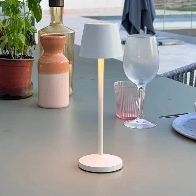 Emily Weiße Touch-LED-Nachttischlampe mit integrierter Ladestation - 9er Pack