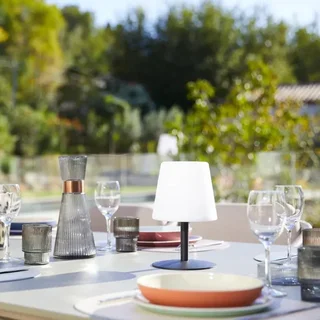 Lampada da Comodino LED Nera - Design Compatto