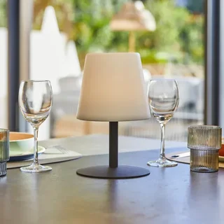 Lampada da Comodino LED Nera - Design Compatto