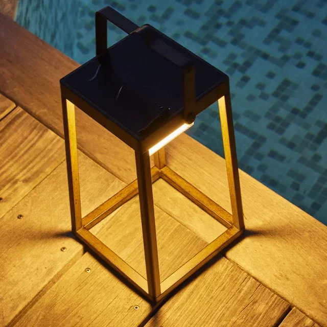 Lanterna Solare in Alluminio Verona - Illuminazione Esterna Autonoma