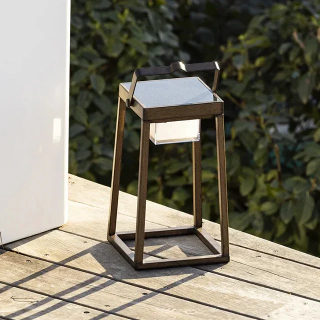 Verona Aluminum Solar Lantern - Autonomous Outdoor Lighting