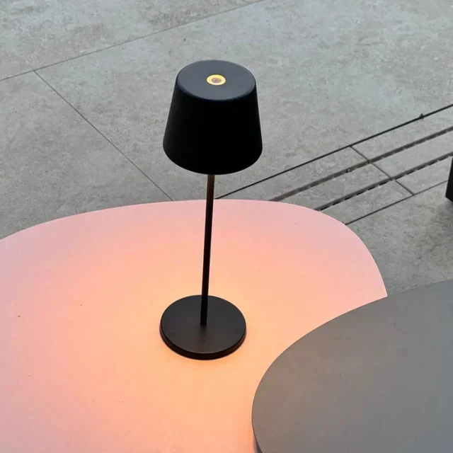 Lampada Tattile LED Kelly Nera con Stazione di Ricarica - Confezione da 6 Unità