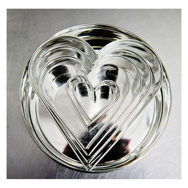 8 Heart Shaped Cookie Cutters - Pastry Biscuit Cutters Set