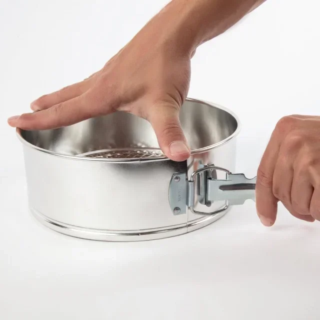 Round Hinged Tin Mold - Diameter 20 cm