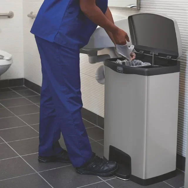 Papelera Slim Jim 90L con Pedal Frontal - Acero Inoxidable