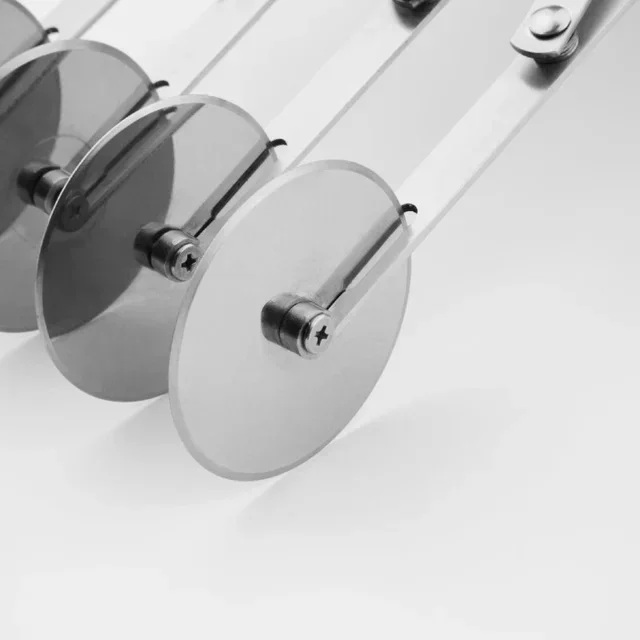 Extendable Multi-Blade Cutting Roller with 5 Smooth Blades
