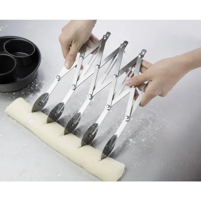 Extendable Multi-Blade Cutting Roller with 5 Smooth Blades