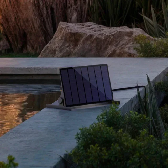 Solar Hub 4-Port USB Charging Station